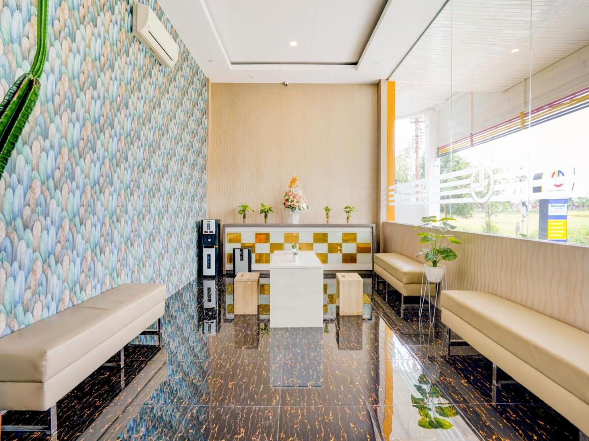 Lg Hotel Jember Exterior photo