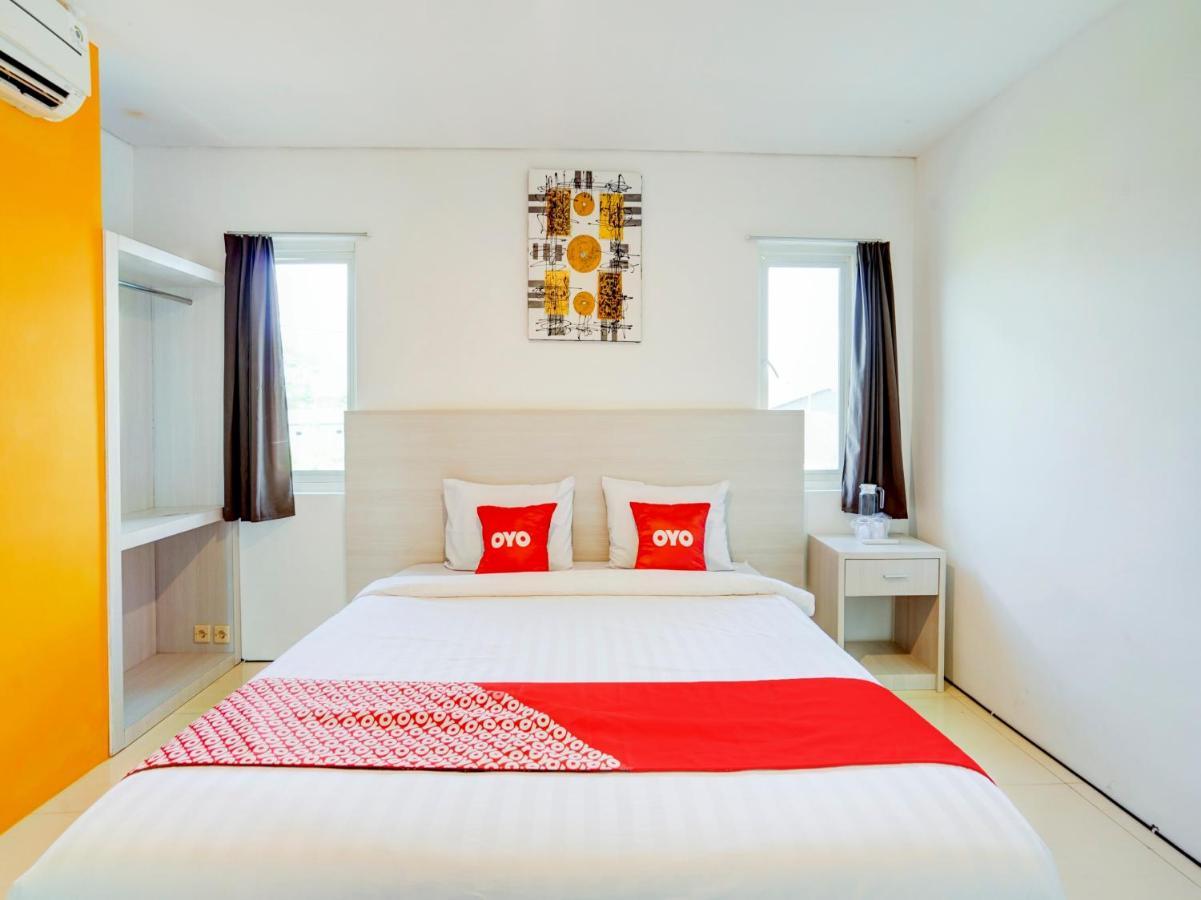 Lg Hotel Jember Exterior photo