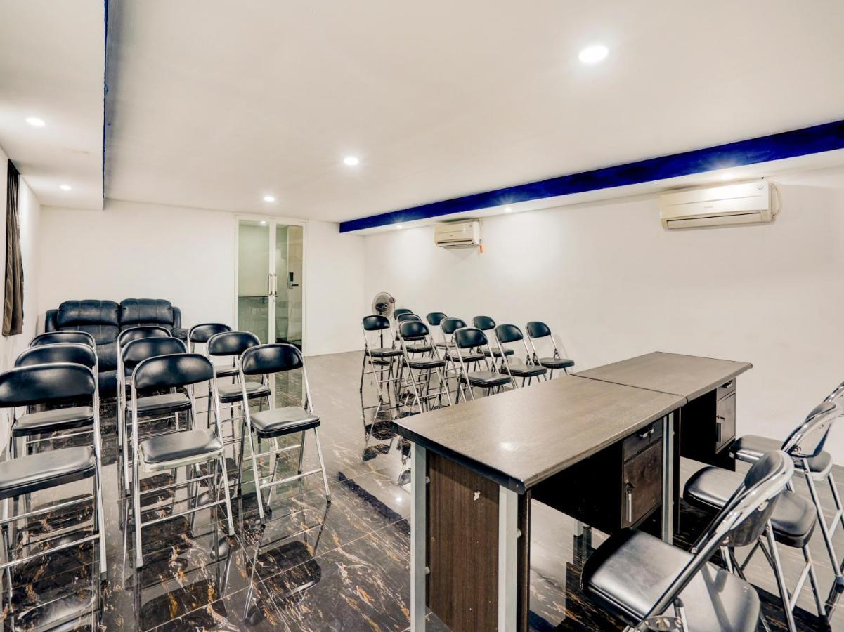 Lg Hotel Jember Exterior photo