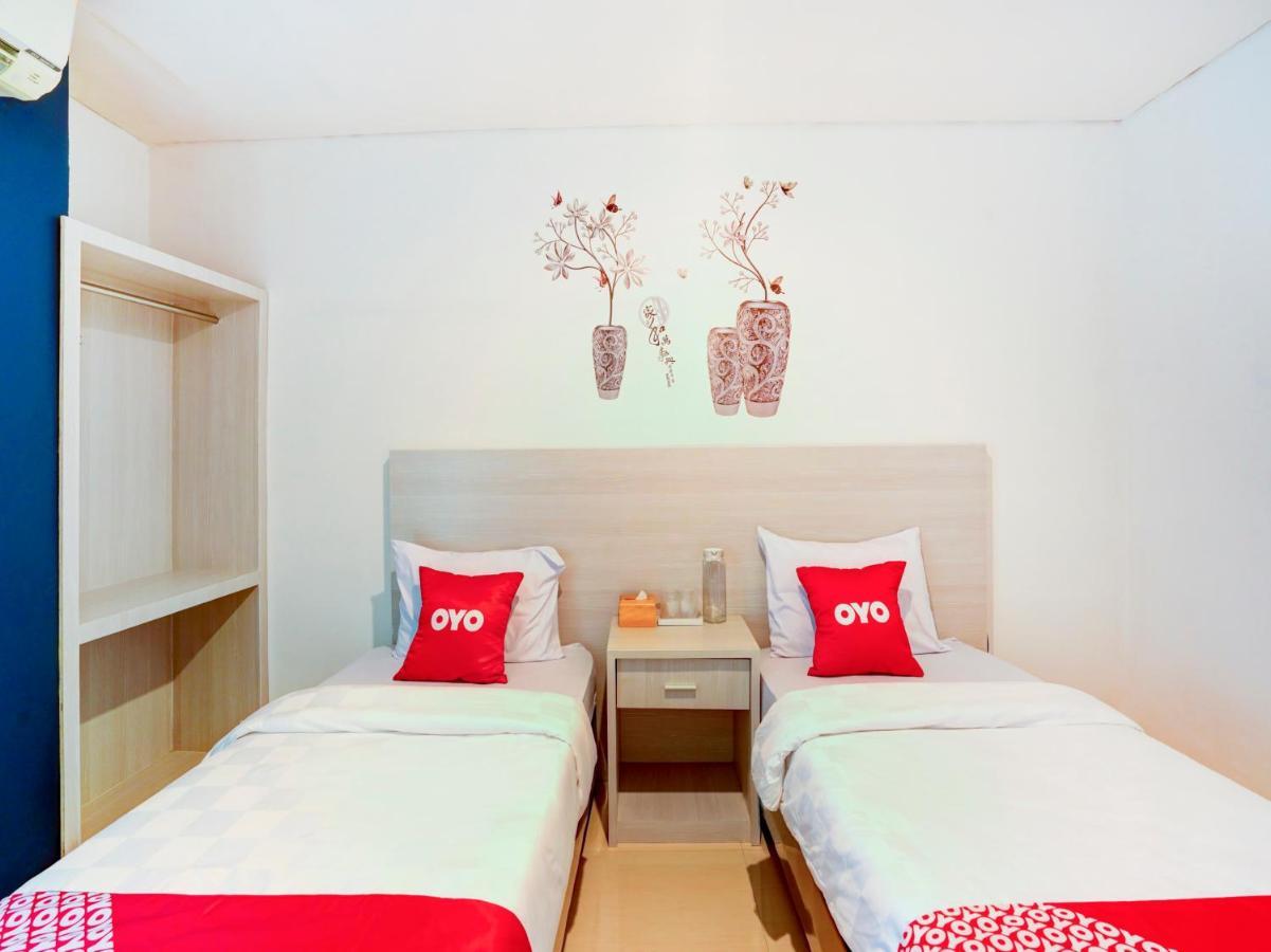 Lg Hotel Jember Exterior photo