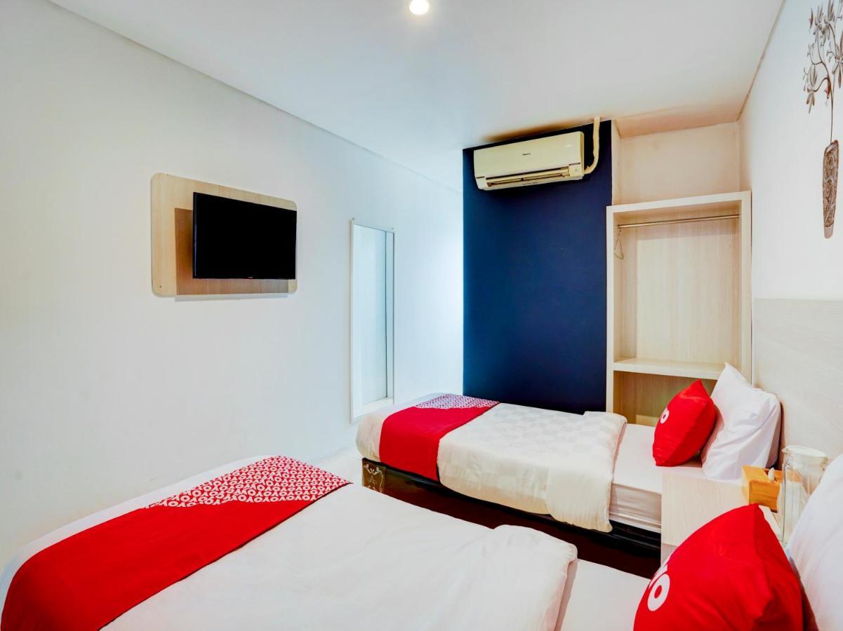 Lg Hotel Jember Exterior photo
