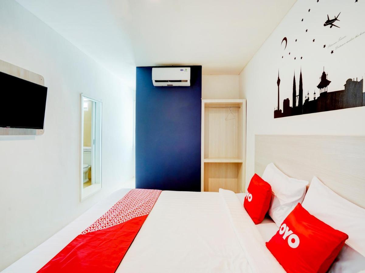 Lg Hotel Jember Exterior photo